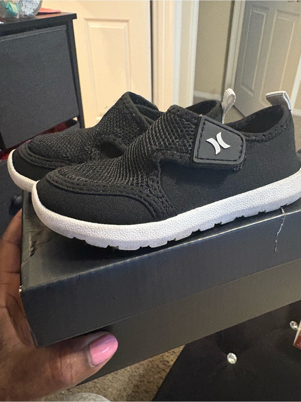 Hurley Kids Black Slip-On Sneakers with White Sole size 6c